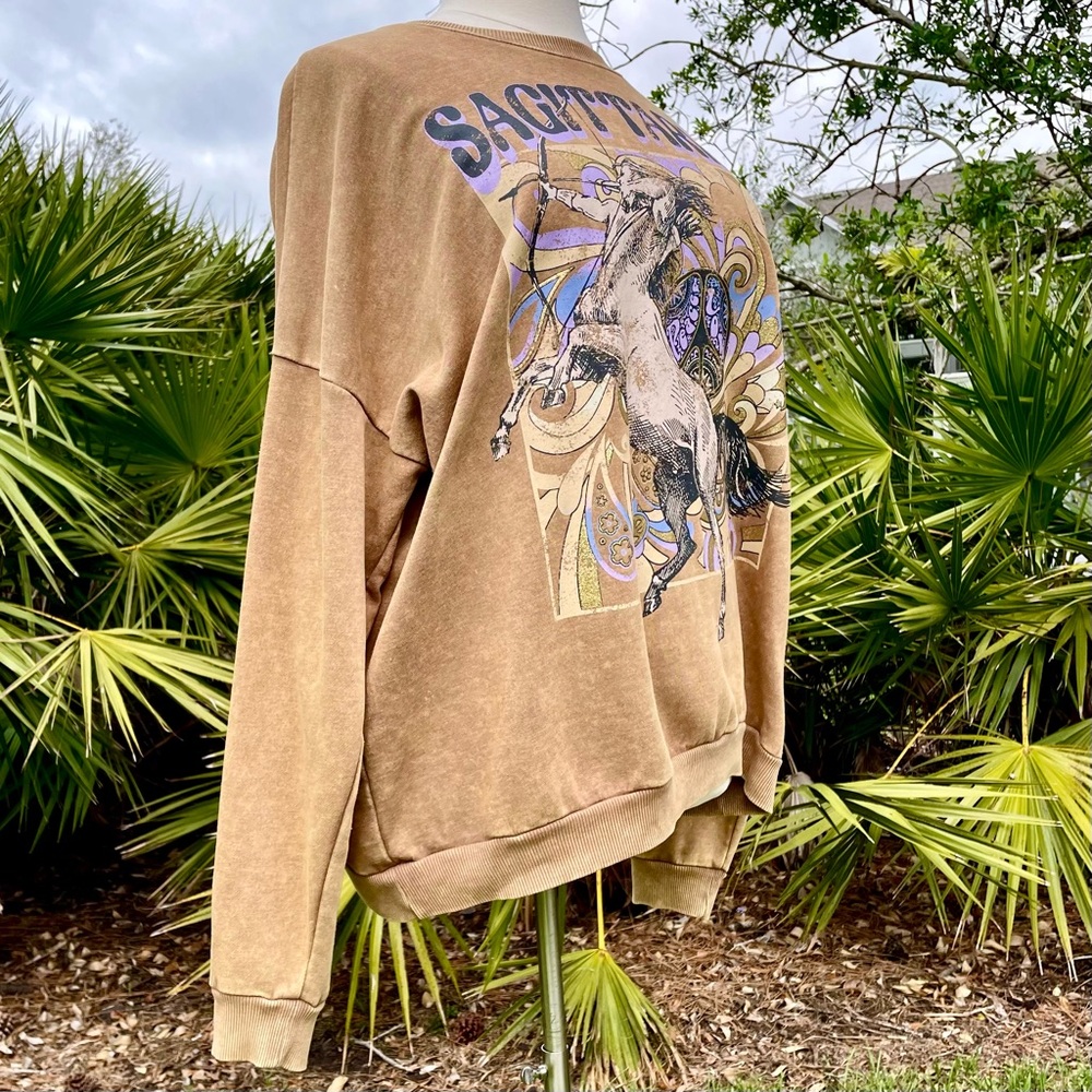 No Boundaries Tan Sagittarius Sweatshirt Size 2XL Birth Sign Graphic Astrology - Picture 4 of 15